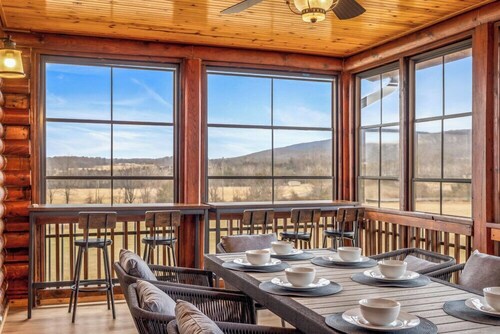 Grand Skyline Views, Hot Tub, Pickleball, Firepit