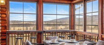 Grand Skyline Views, Hot Tub, Pickleball, Firepit