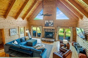Smart-TV, Kamin, Tischfußball, Bücher