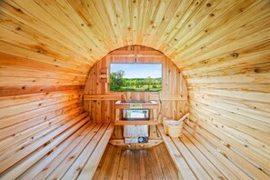 Sauna - Grand Mountain Lodge, Pickleball, Barrel Sauna, Hot Tub, Game Room, Arcade (Luray)