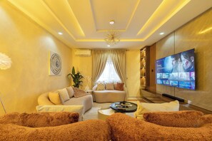 Living area - 3-bedroom apartment in pleasant Ikeja GRA Lagos (Lagos)