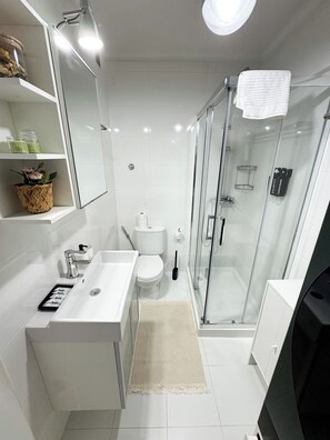 Shower, hair dryer, towels, toilet paper - Heart of Cascais | Cozy 2BR | Steps from Beach (Cascais)