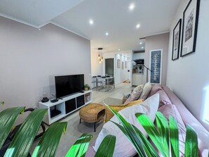 Living area - Heart of Cascais | Cozy 2BR | Steps from Beach (Cascais)