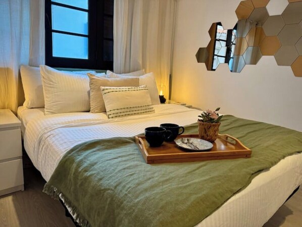 Iron/ironing board, WiFi, bed sheets