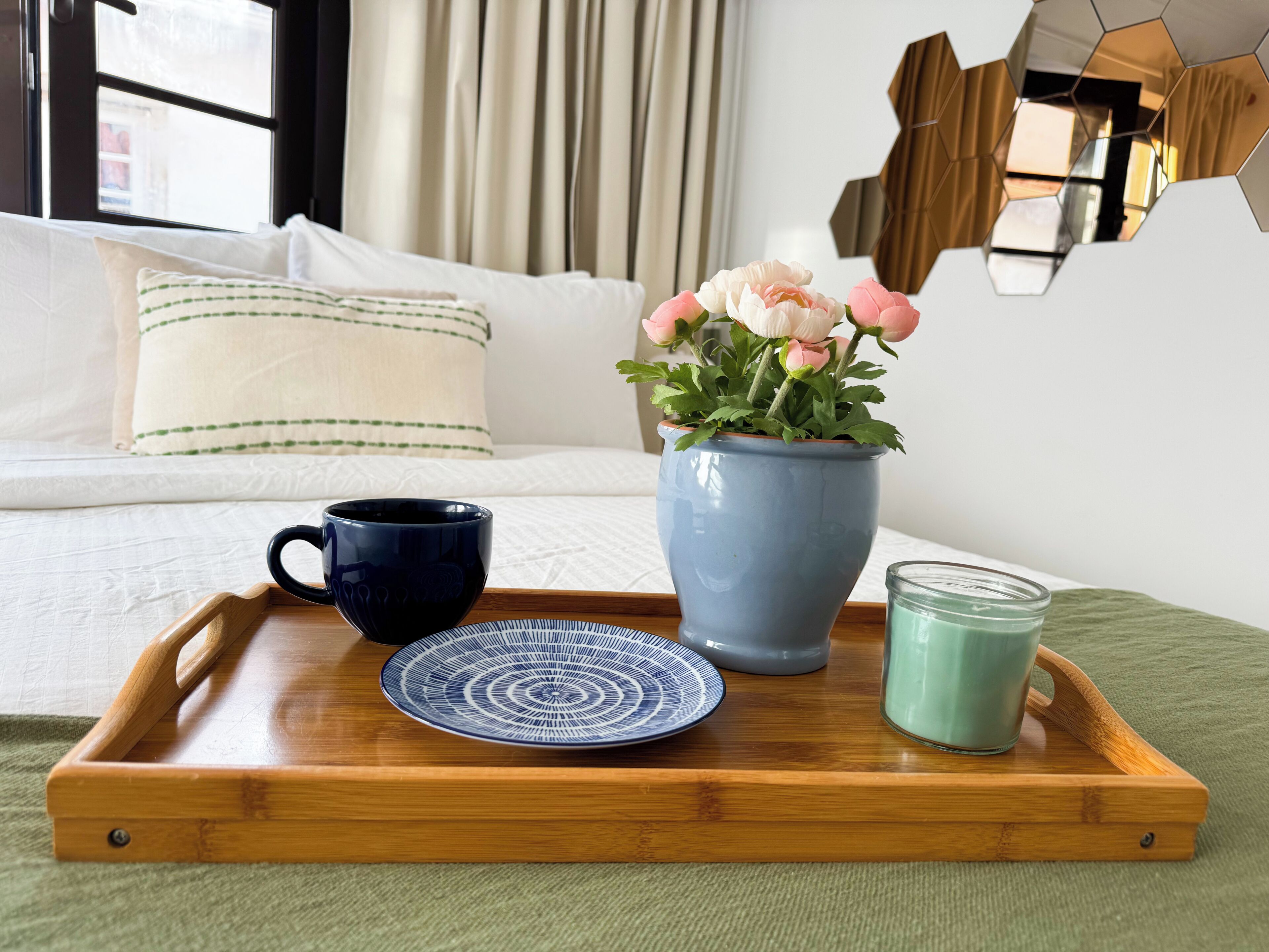 Iron/ironing board, WiFi, bed sheets