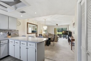Interior - Cross Creek Country Club Golfer's Paradise Condo (Fort Myers)