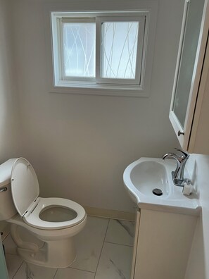 Handtücher, Seife, Toilettenpapier