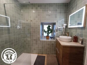 Shower - Gîtes de France® - L'Oustalet du Quercy (SAINT JEAN LESPINASSE)