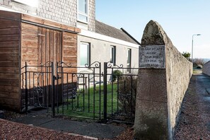 Property grounds - Seaside Cottage | Elie (Elie)