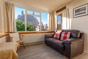 テレビ、DVD プレーヤー