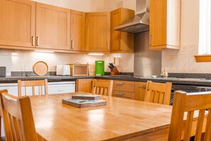 Fridge, microwave, oven, dishwasher - Seaside Cottage | Elie (Elie)