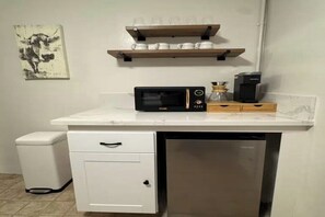 Interior - Charming Yosemite Basecamp + Walk to Downtown (Mariposa)