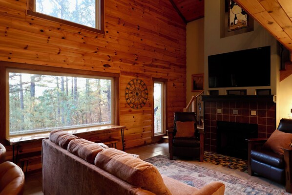 Smart TV, fireplace
