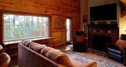 Secluded, Modern Cabin near Hot Springs Village, Oaklawn, HSParks, Lakes, Trails