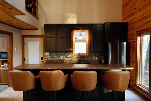 Secluded, Modern Cabin near Hot Springs Village, Oaklawn, HSParks, Lakes, Trails