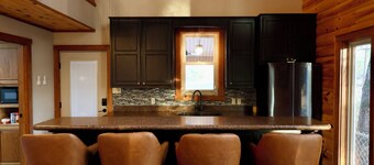 Secluded, Modern Cabin near Hot Springs Village, Oaklawn, HSParks, Lakes, Trails