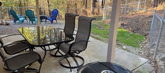 Hidden Hillside Retreat - A Secluded Modern Cabin