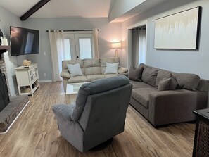 TV - Charming Myrtle Beach Retreat (Myrtle Beach)