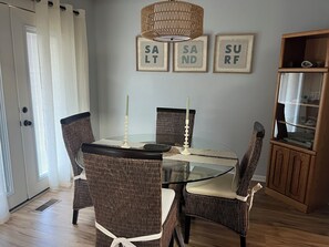 Dining - Charming Myrtle Beach Retreat (Myrtle Beach)