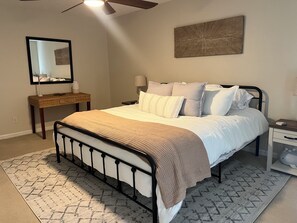 Free WiFi, bed sheets - Charming Myrtle Beach Retreat (Myrtle Beach)