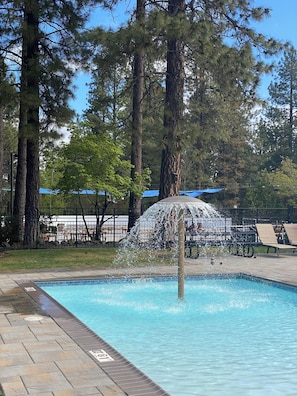 Outdoor pool, a heated pool - Cascade 1BD Retreat at Seventh Mountain Near Mt. Bachelor & Deschutes River (Bend)