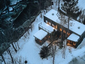 المنشأة من الخارج