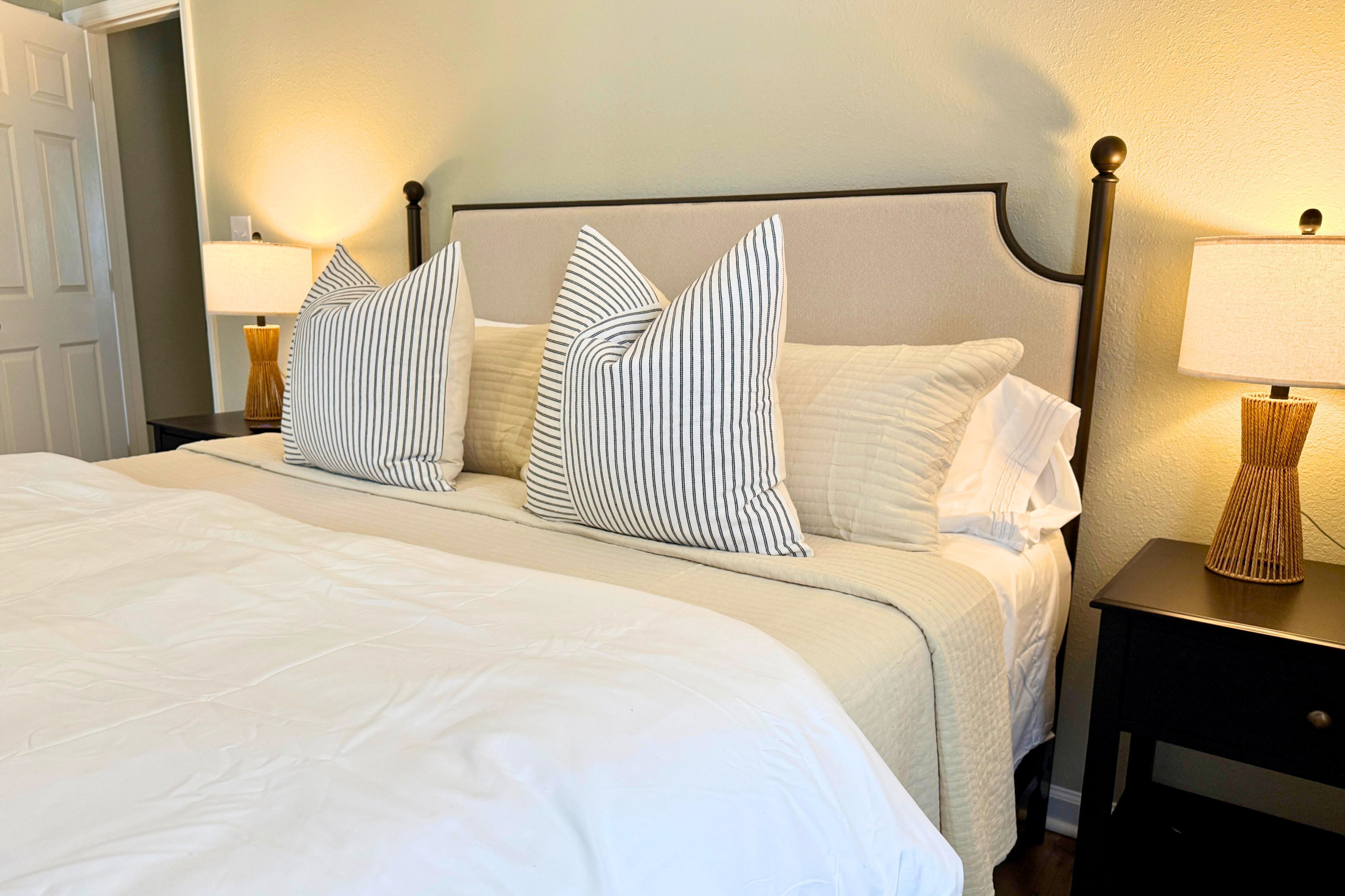 Planxa i posts de planxar, wifi i roba de llit 