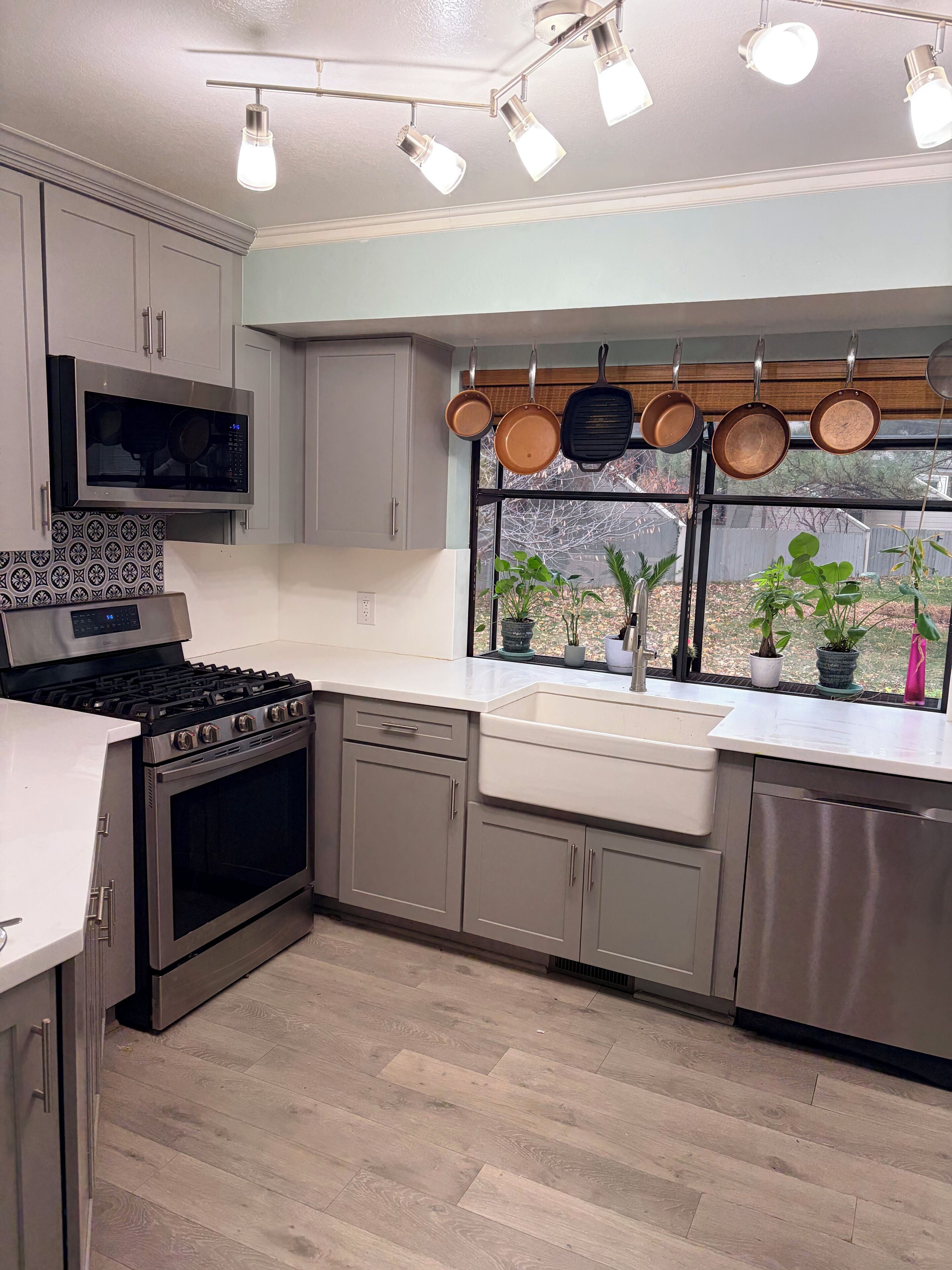 電子レンジ、オーブン、コンロ、食器洗い機