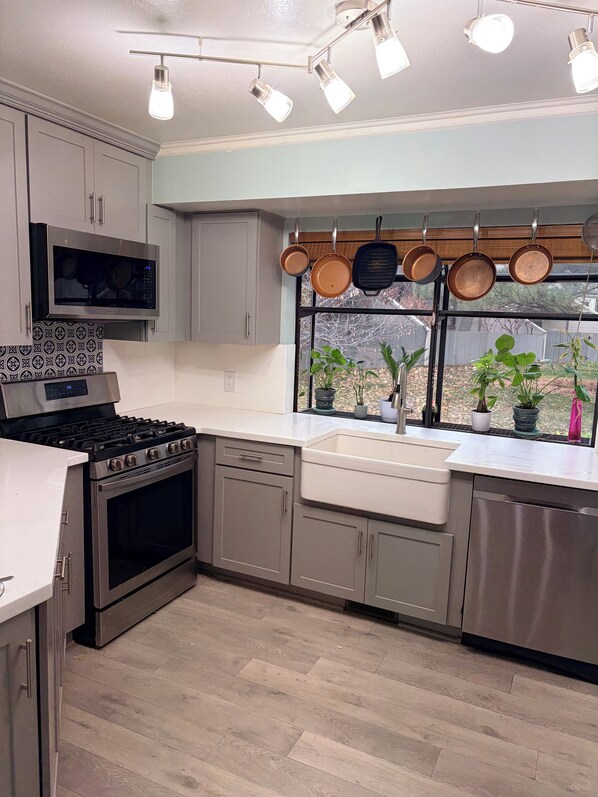 Microwave, oven, stovetop, dishwasher