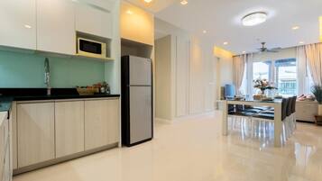 Mini réfrigérateur, micro-ondes