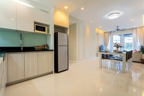 Mini réfrigérateur, micro-ondes