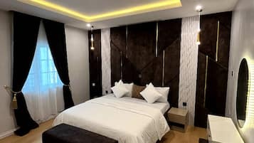 Suite Executive | Una scrivania, postazione laptop, tende oscuranti, Wi-Fi gratuito