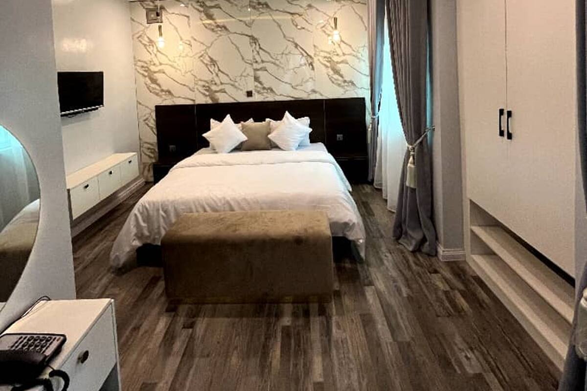 Executive Room | Desk, laptop workspace, blackout drapes, free WiFi