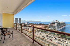 Outdoor dining - Penthouse Oceanview, Free Shuttle at Deck12 (Puerto Vallarta)