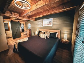2 bedrooms, iron/ironing board, free WiFi, bed sheets - NEWLY Remodeled! The Forest Nook! Cozy 2 BR Cabin w/Hot Tub, Fire Table & FP (Sevierville)