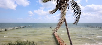 Whole top floor penthouse unit in a beach lodge in  Bokeelia on a small beach