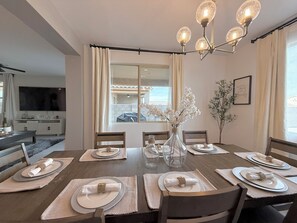 Dining - Spacious 4BR Near Luke AFB, State Farm Stadium & LA Dodgers (Glendale)