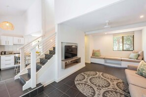 TV - Bayshore Bungalow 12 - Oceanstays (Byron Bay)