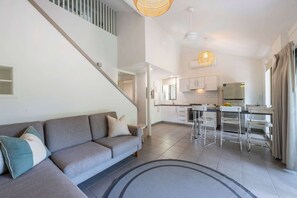 TV - Bayshore Bungalow 14 - Oceanstays (Byron Bay)