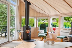 Interior - Cozy holiday home near beach and nature (Væggerløse)