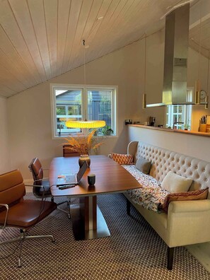 Interior - Holiday oasis with terrace and sloping garden (Tikøb)