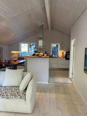 Interior - Holiday oasis with terrace and sloping garden (Tikøb)