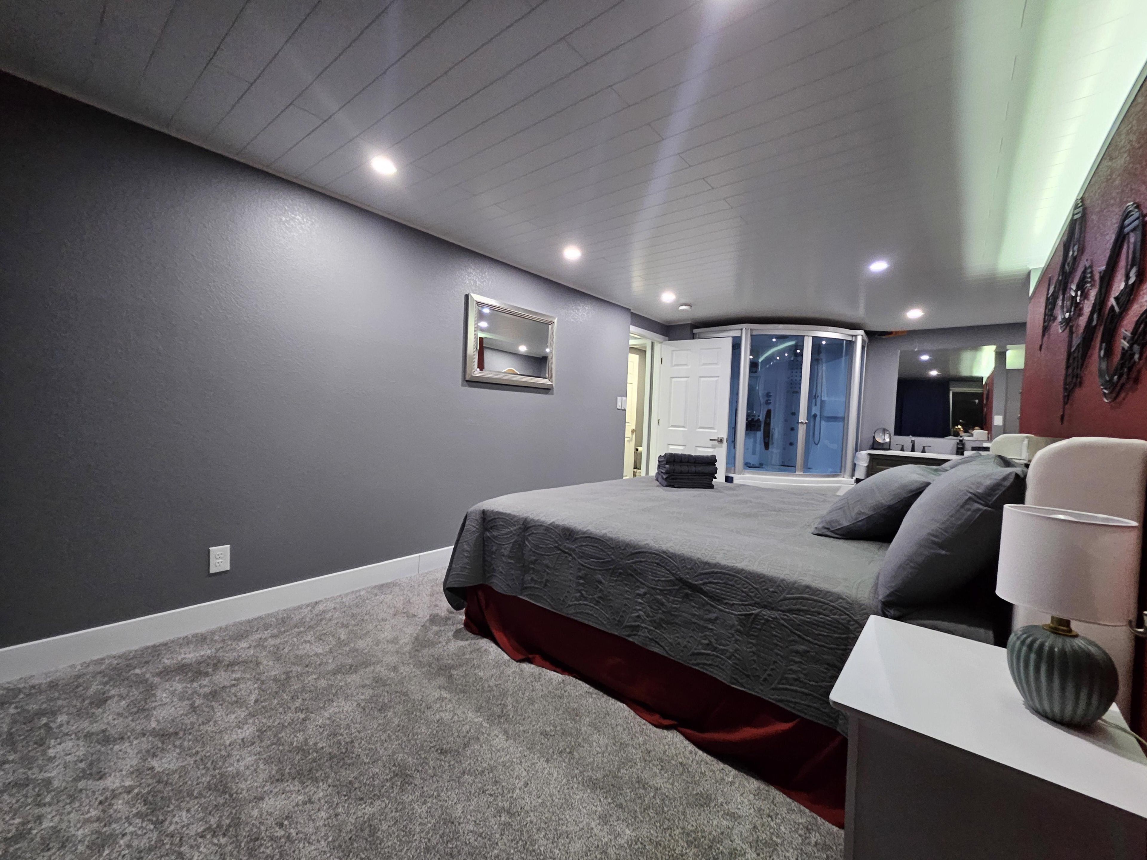 Silitysrauta/-lauta, Wi-Fi, vuodevaatteet