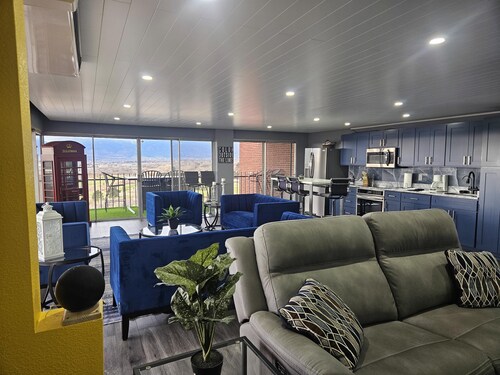 1 Bedroom Luxurious Loft perfect for Entertaining!