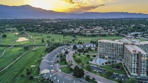 A hotel with a checkered facade, surrounded by green fields and a golf course. - 1 Bedroom Luxurious Loft perfect for Entertaining! (Colorado Springs)