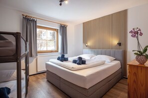 4 bedrooms, iron/ironing board, free WiFi, bed sheets - Charming vacation home in top location 500m from the ski lift ideal for families and friends (Grafenweg)