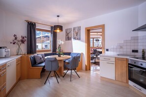 Private kitchen - Charming vacation home in top location 500m from the ski lift ideal for families and friends (Grafenweg)