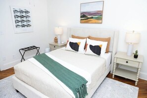 Tabla de planchar con plancha, wifi y ropa de cama 