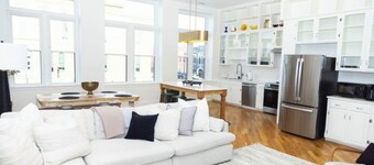 GOOD HABIT Spacious 4-bedroom loft apartment on the square in Springfield, TN