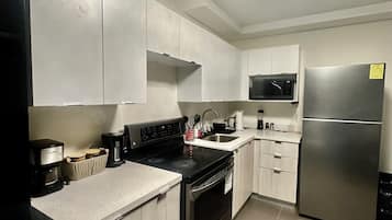 Mikrobølgeovn, ovn, kaffe-/temaskine, elkedel